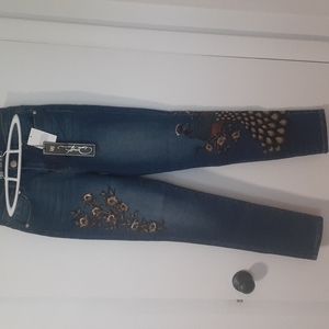 DG2 appliqued jeans .